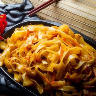 Fettuccine con misto di mare alla piastra