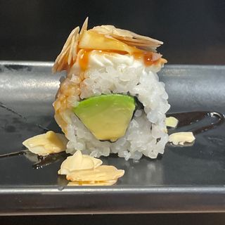 147 uramaki mango roll - 4 pezzi