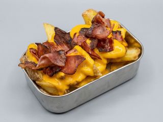 Patatine con bacon e cedar 