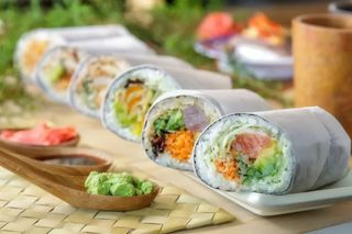 Componi il tuo sushi burrito