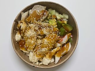 S102 Poke carne misto