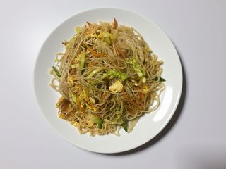 33 Spaghetti di riso con gamberi