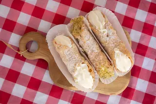 Cannolo siciliano alla ricotta e pistacchio