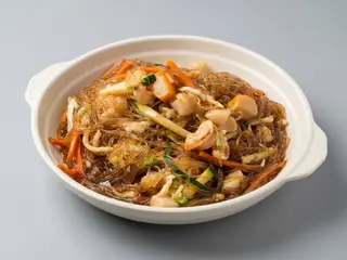 38 Spaghetti di soia con frutti di mare alla piastra