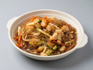 38 Spaghetti di soia con frutti di mare alla piastra