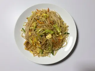 33 Spaghetti di riso con gamberi