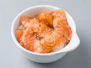 S49 Chirashi salmone
