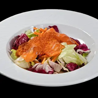 13. Insalata mista con salmone