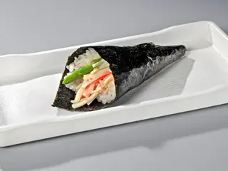 157 Temaki surimi e avocado