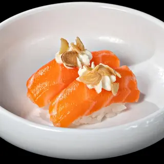 111A NIGIRI SALMONE PHILADELPHIA CON MANDORLE