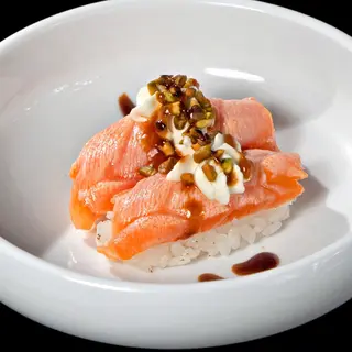 117A NIGIRI SALMONE SCOTTATO PHILADELPHIA CON PISTACCHIO