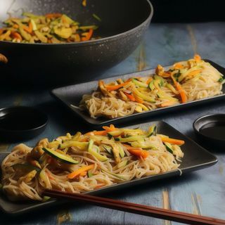 Capellini di riso con pollo e verdure