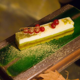 Teacake con crema di mango, passion fruit e mousse di yuzu