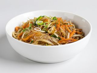 Spaghetti di soia LongKou IGP con pollo e verdure