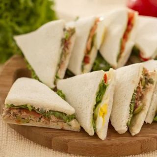 Tramezzino salmone, mozzarella e rucola