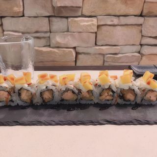 69. Uramaki mango roll