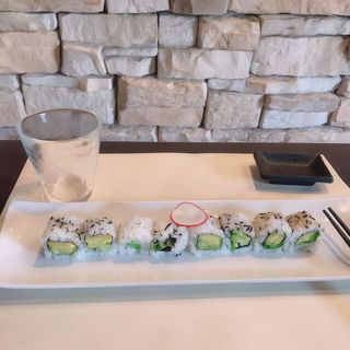 60. Uramaki green roll
