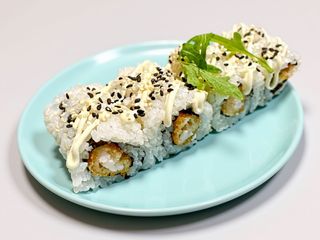 62. Uramaki chicken roll