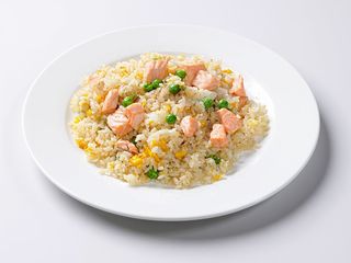 97. Riso saltato con salmone