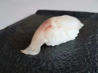 Nigiri pesce bianco - 2 pezzi