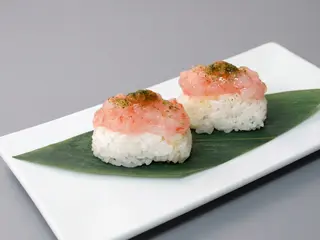Nigiri tartare gambero rosso e riccio - 2 pezzi