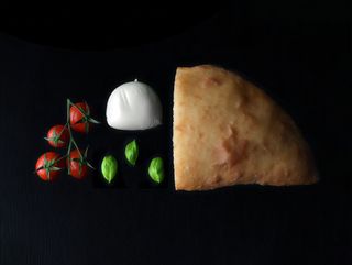 1. Panzerotto Pomodoro e Mozzarella