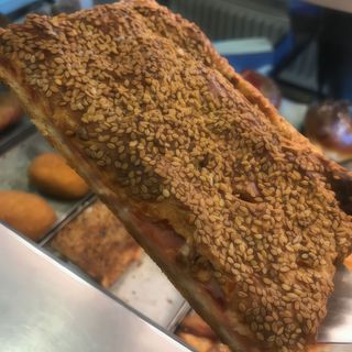 Sfoglia salata con pomodoro, prosciutto cotto e mozzarella