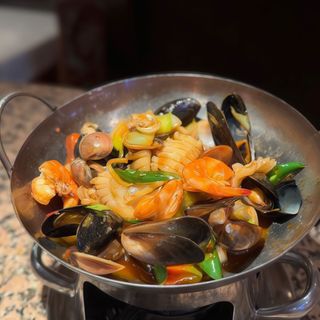 Frutti di mare pentola di fuoco干锅海鲜