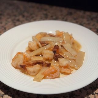 Gamberi con bambù e funghi cinesi