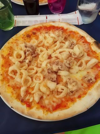Pizza calamari fritti
