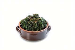 Cicoria ripassati in padella con olio, aglio e peperoncino