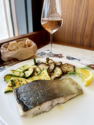 Trancio di ricciola e asparago arrosto e salsa pomodoro secco