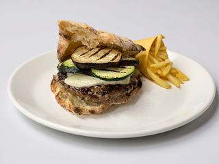 N°1 - Hamburger di angus con verdure grigliate e fior di latte