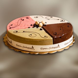 Torta gelato quattro gusti (Nocciola, Fragola, Pistacchio e Cioccolato) 1kg circa