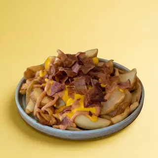 Patatine fresche con bacon croccante