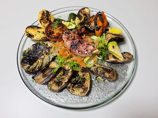 Grigliata di verdure con tumino, speck e prugne