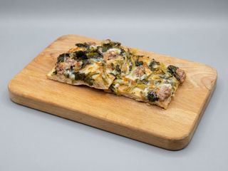 Pizza broccoli e salsiccia speciale in mezza teglia