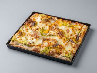 Pizza fiori e alici speciale in mezza teglia