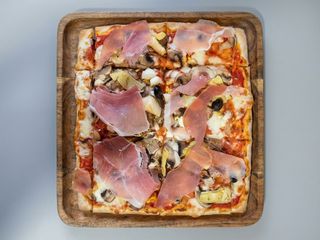 Pizza capricciosa speciale in teglia intera