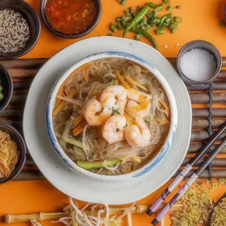 Spaghetti di soia con gamberi e verdure