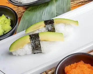 Nigiri avocado
