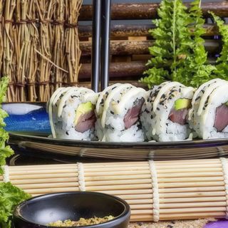 Uramaki toro avocado