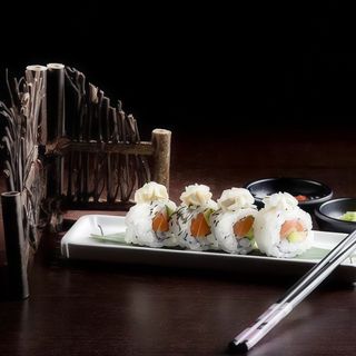 Uramaki philadelphia crudo