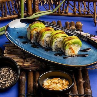 Uramaki drago roll