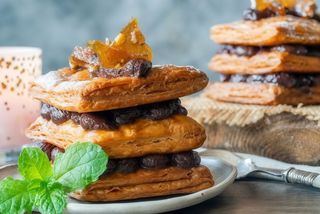 Millefoglie espresso alla nocciola e crema chantilly