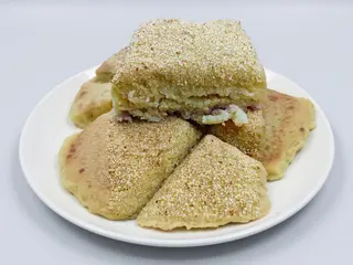 Gateau con prosciutto e mozzarella
