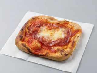 Pizzetta rossa  Margherita con salame piccante