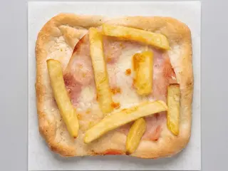 Pizzetta bianca mozzarella con patate e cotto
