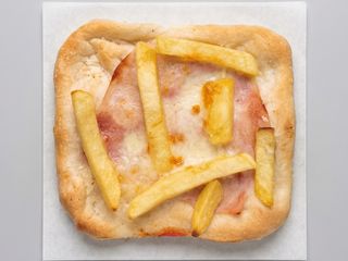 Pizzetta bianca mozzarella con patate e cotto