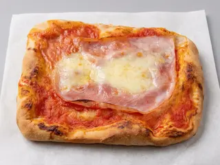 Pizzetta rossa Margherita con cotto